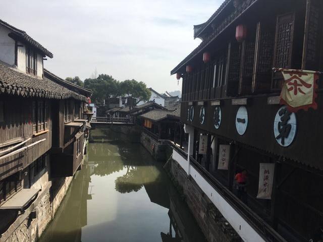 跳跃的木偶